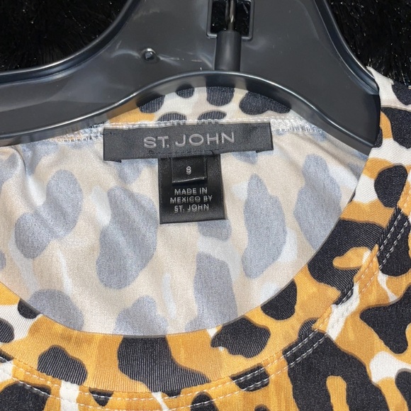 🎉HP🎉St. John leopard print top Small - Picture 5 of 5